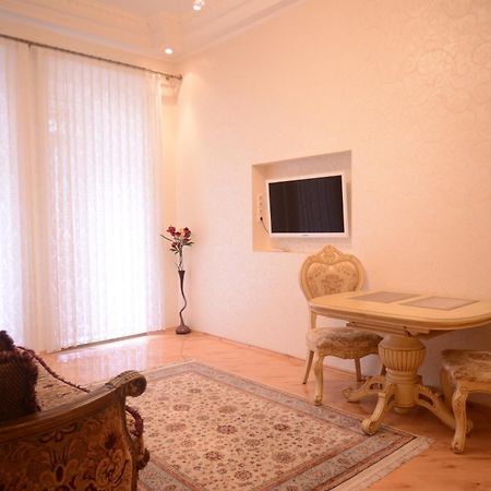 Apartment For Rent On Deribasovskaya Street Odessa Esterno foto