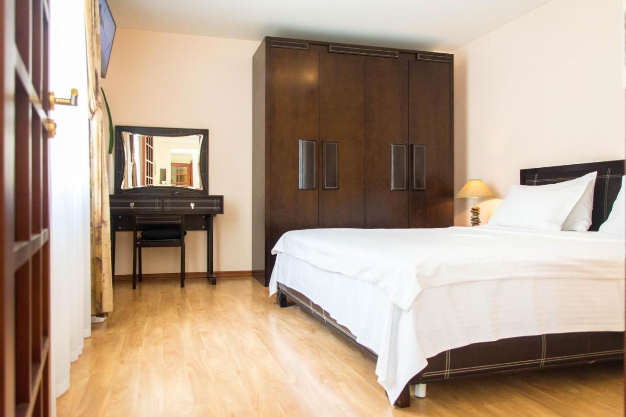 Apartment For Rent On Deribasovskaya Street Odessa Esterno foto