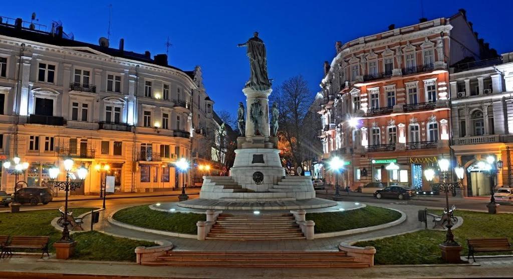 Apartment For Rent On Deribasovskaya Street Odessa Esterno foto