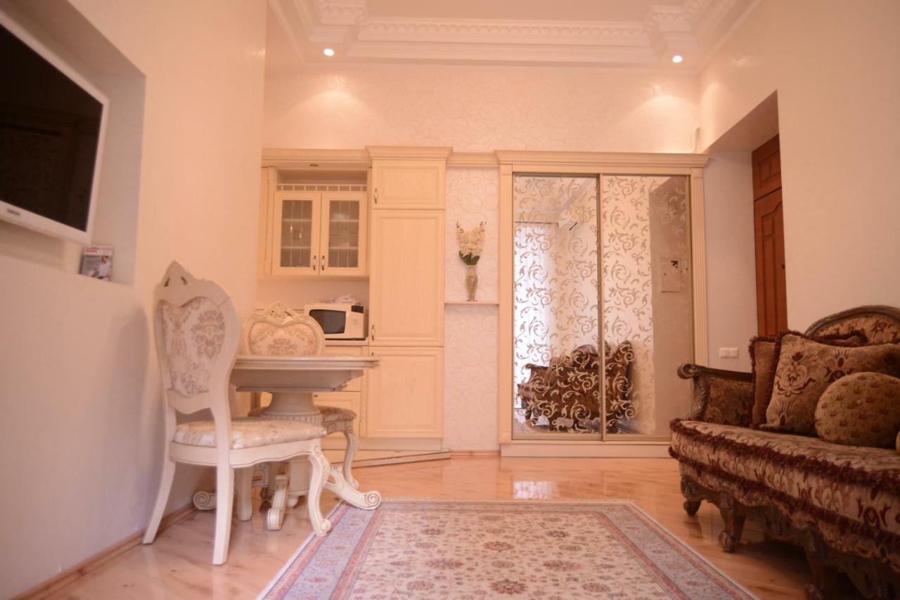 Apartment For Rent On Deribasovskaya Street Odessa Esterno foto