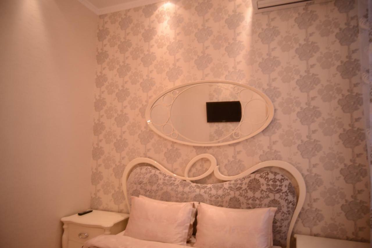 Apartment For Rent On Deribasovskaya Street Odessa Esterno foto