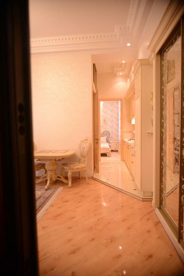 Apartment For Rent On Deribasovskaya Street Odessa Esterno foto