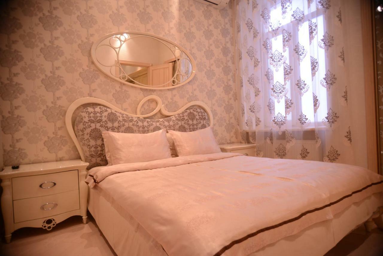 Apartment For Rent On Deribasovskaya Street Odessa Esterno foto