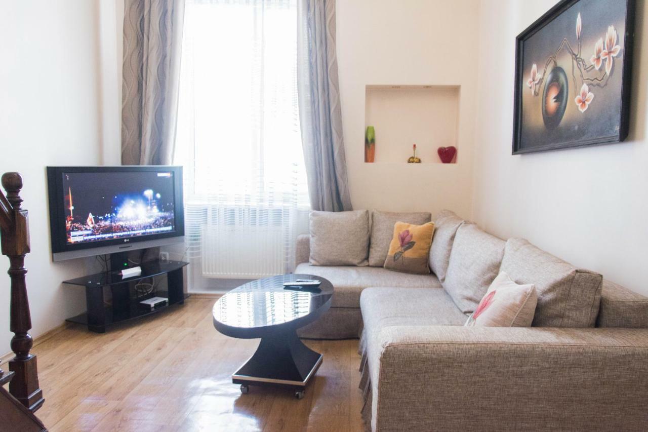 Apartment For Rent On Deribasovskaya Street Odessa Esterno foto